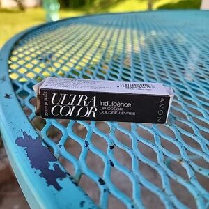 AVON ULTRA COLOR INDULGENCE LIP COLOR - RED TULIP